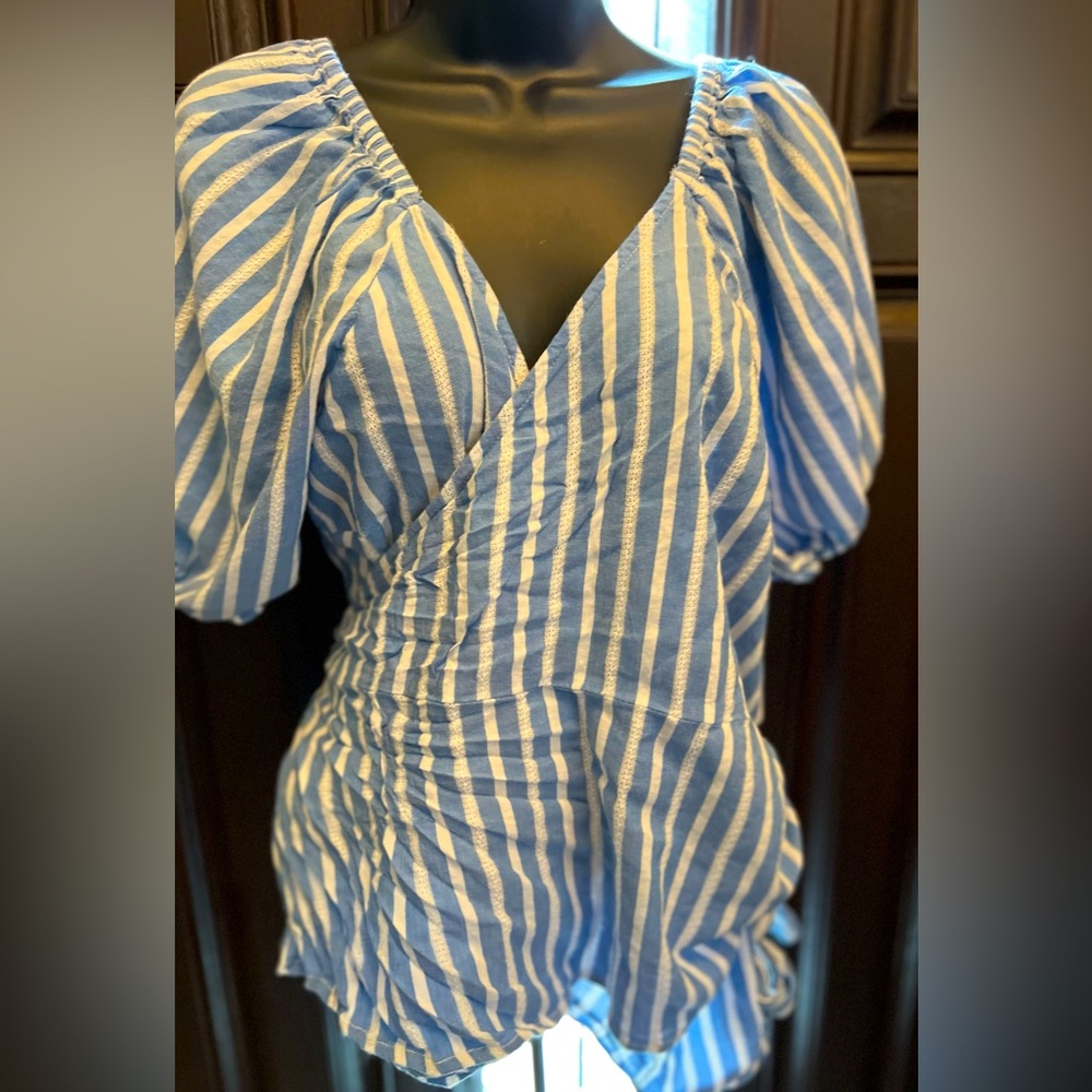 women's cute top size small adjustable waist